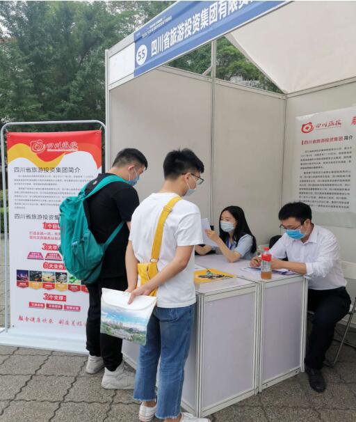 AG真人娱乐集团前往西华大学举行校园招聘运动