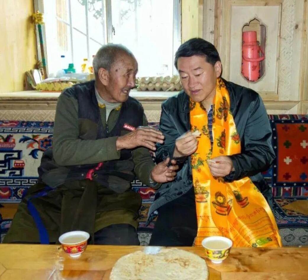 AG真人娱乐责任 | 四川AG真人娱乐强化“四个引领” 帮扶稻城县麻格同村脱贫奔康