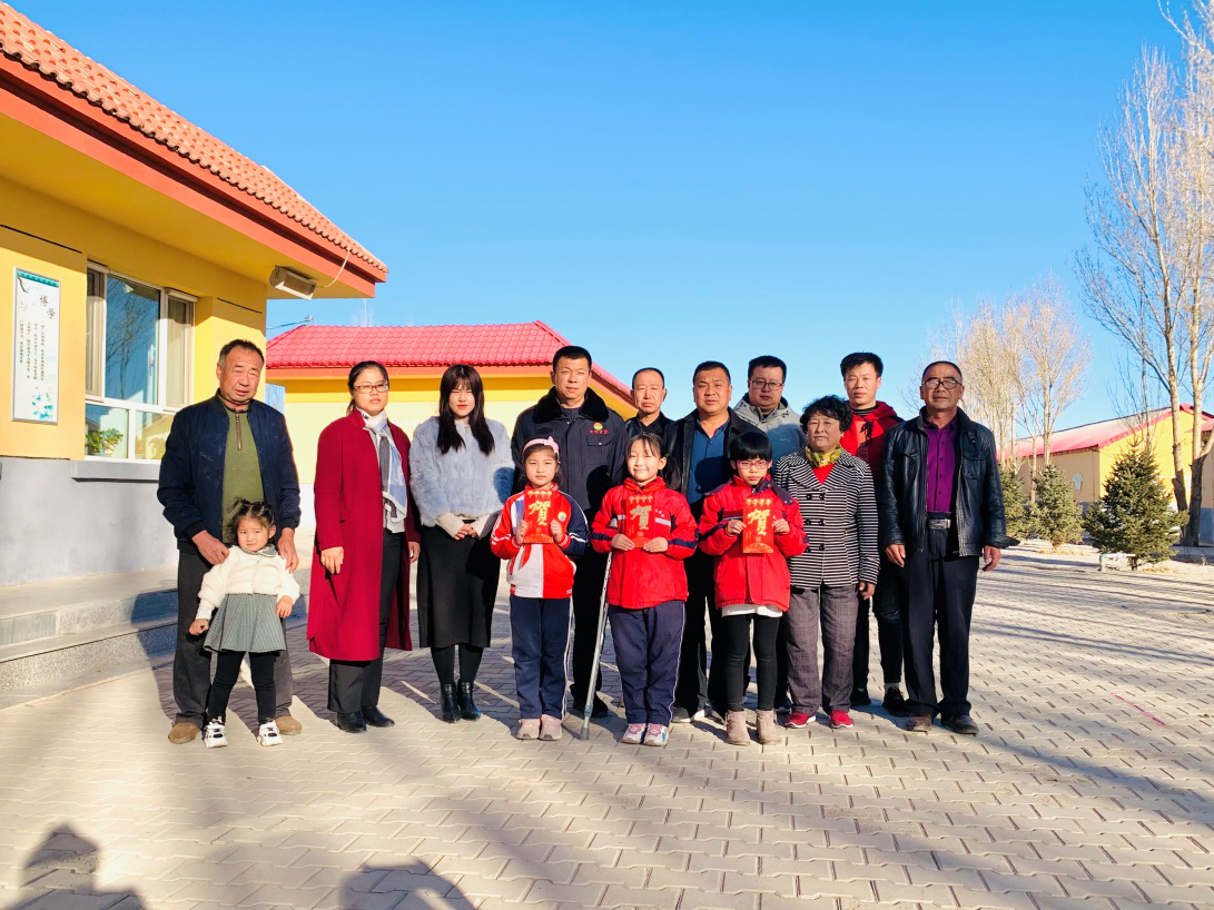 企业进校园，温情暖童心